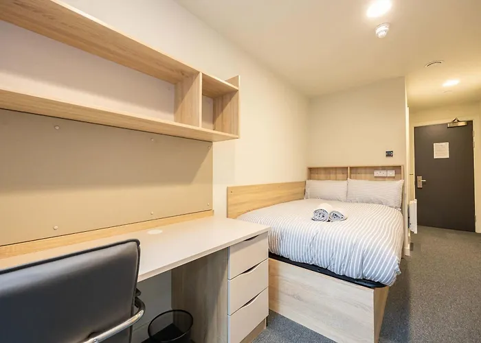 Bright Single Occupancy Ensuite Room