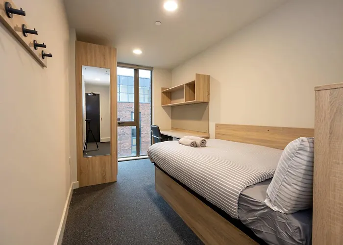 Bright Single Occupancy Ensuite Room