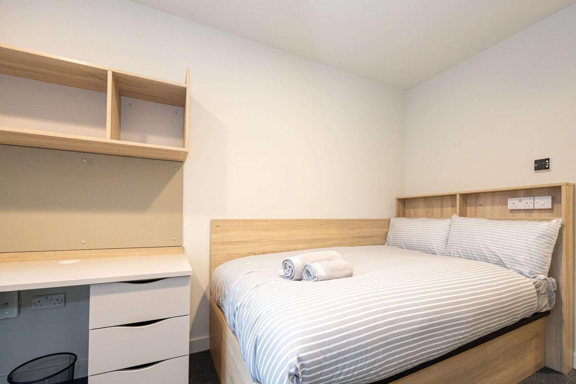 Bright Single Occupancy Ensuite