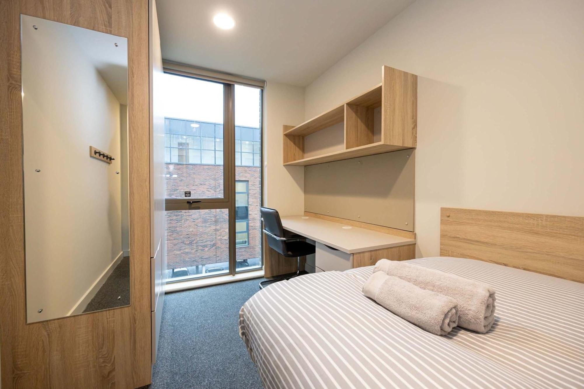 Bright Single Occupancy Ensuite Apartment *